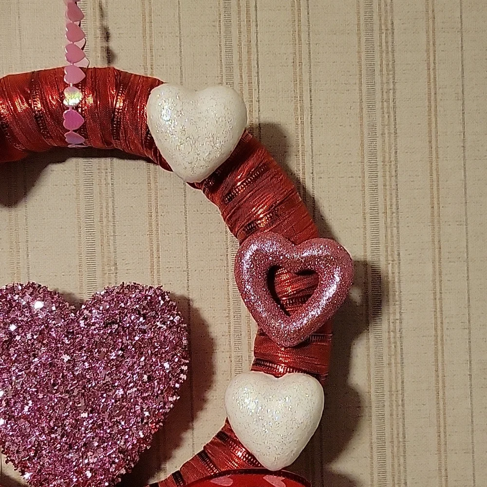 HAND CRAFTED WREATH VALENTINE'S HEARTS A PLENTY